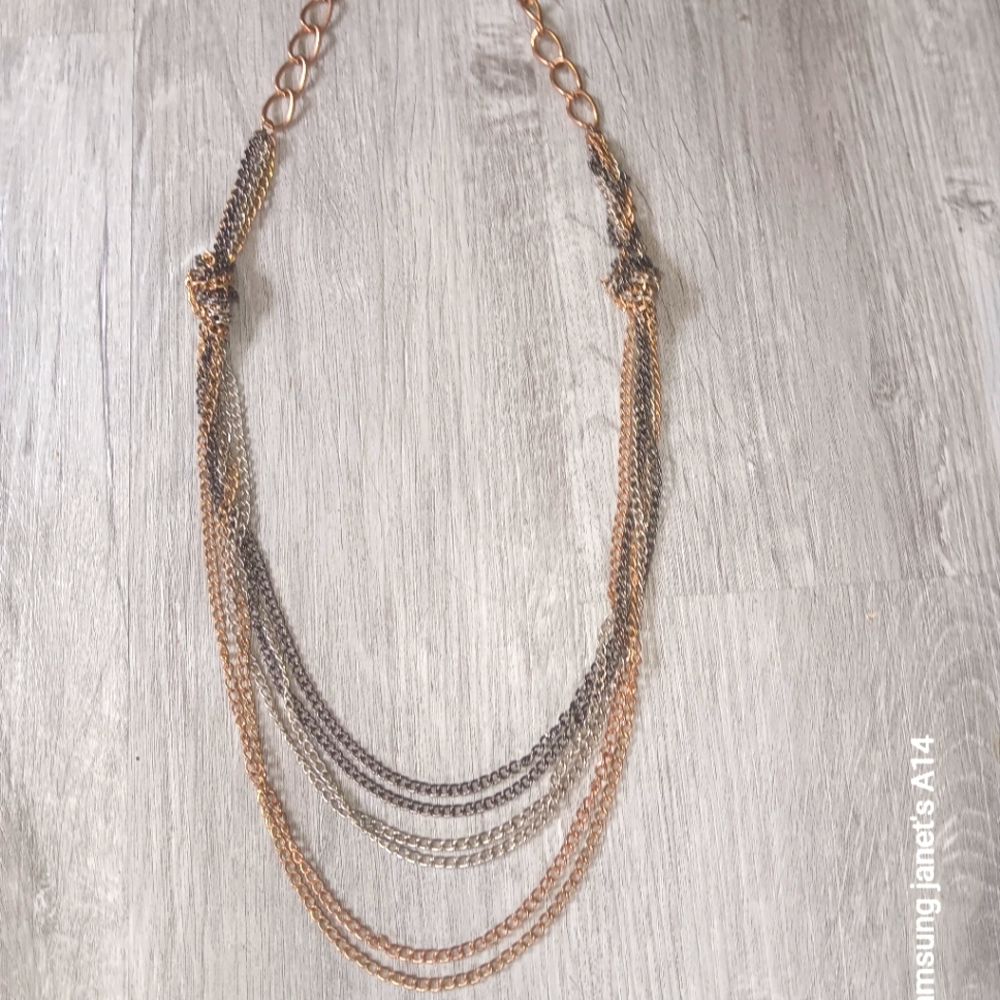 Women's tri-colored necklace
